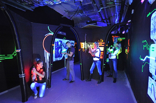 Игра в лазертаг в Рязани. Сервис Ultra Подарки. Купить лазертаг в городе Рязаньf. Попробуйте лазерный пейнтбол в лазертаг клубе. Цены на лазертаг. Сервис: UltraPodarki.ru 8 800 505 95 30. Лазертаг в Рязани, купить лазертаг Рязань, лазертаг, купить лазертаг, лазерный пейнтбол Рязань, лазертаг для детей Рязань, лазертаг клуб, лазертаг клуб Рязань