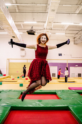 Прыжки в батутном центре в Рязани. Сервис Ultra Подарки. Купить подарочный сертификат на батутный центр. Подарите прыжки на батуте для детей и взрослых в Рязани. Сервис UltraPodarki.ru 8 800 505 95 30. Батутный центр Рязань, батутный центр, прыжки на батуте Рязань, купить батут Рязань, батут, батут Рязань