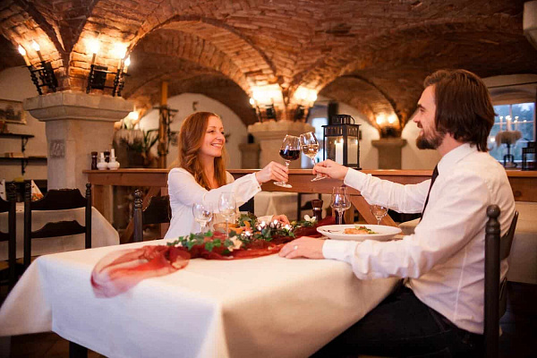 Романтическое свидание в ресторане в Рязани. Ultra Подарки. Купить романтическое свидание в ресторане в Рязани. Подарите самым близким незабываемые моменты и признайтесь в искренних чувствах. Сервис UltraPodarki.ru 8-800-505-95-30. Романтическое свидание в ресторане в Рязани, свидание в Рязани, свидание в ресторане, сертификат на свидание в ресторане, сертификат на свидание в Рязани, купить свидание, купить свидание Рязань, первое свидание, девушка свидание, хороший ресторан, романтический ресторан, романтический вечер, романтический ужин, романтические любимому, романтическая музыка