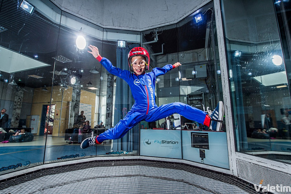 Полёт в аэротрубе  в Рязани. Ultra Подарки. Полёт в аэротрубе  в Рязани. Попробуйте полёт в аэротрубе . Сервис: UltraPodarki.ru 8 800 505 95 30. Полёт в аэротрубе , аэротруба Рязань, полёт Рязань