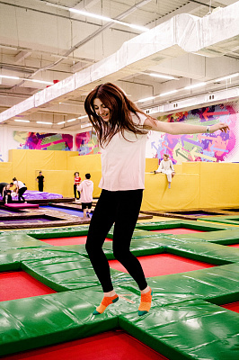 Прыжки в батутном центре в Рязани. Сервис Ultra Подарки. Купить подарочный сертификат на батутный центр. Подарите прыжки на батуте для детей и взрослых в Рязани. Сервис UltraPodarki.ru 8 800 505 95 30. Батутный центр Рязань, батутный центр, прыжки на батуте Рязань, купить батут Рязань, батут, батут Рязань