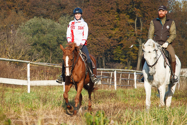 Конная прогулка для двоих в Рязани. Подарочные сертификаты Ultra Подарки. Купить оригинальный подарок или подарочный сертификат на Конная прогулка для двоих в Рязани. Сервис UltraPodarki.ru 8-800-505-9530. Катание на лошадях, Прогулка на лошади, Прогулка на лошадях для двоих, Конная прогулка для двоих, конный клуб, Конный клуб Гиппа, конная прогулка, конная прогулка в Рязани