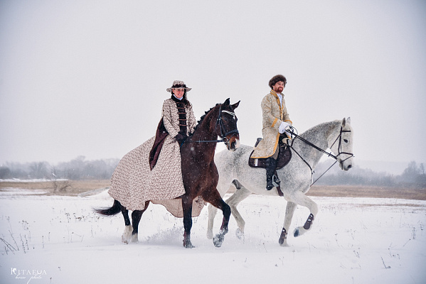 Конная прогулка для двоих в Рязани. Подарочные сертификаты Ultra Подарки. Купить оригинальный подарок или подарочный сертификат на Конная прогулка для двоих в Рязани. Сервис UltraPodarki.ru 8-800-505-9530. Катание на лошадях, Прогулка на лошади, Прогулка на лошадях для двоих, Конная прогулка для двоих, конный клуб, Конный клуб Гиппа, конная прогулка, конная прогулка в Рязани