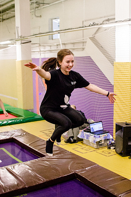 Прыжки в батутном центре в Рязани. Сервис Ultra Подарки. Купить подарочный сертификат на батутный центр. Подарите прыжки на батуте для детей и взрослых в Рязани. Сервис UltraPodarki.ru 8 800 505 95 30. Батутный центр Рязань, батутный центр, прыжки на батуте Рязань, купить батут Рязань, батут, батут Рязань