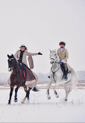 Конная прогулка для двоих в Рязани. Подарочные сертификаты Ultra Подарки. Купить оригинальный подарок или подарочный сертификат на Конная прогулка для двоих в Рязани. Сервис UltraPodarki.ru 8-800-505-9530. Катание на лошадях, Прогулка на лошади, Прогулка на лошадях для двоих, Конная прогулка для двоих, конный клуб, Конный клуб Гиппа, конная прогулка, конная прогулка в Рязани