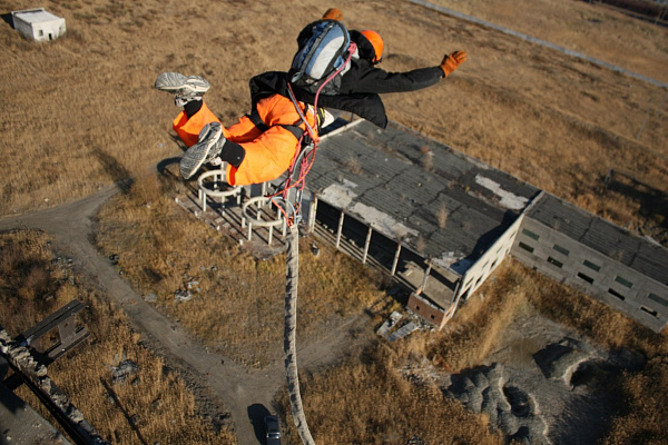 Роупджампинг - прыжки с верёвкой в Рязани. Подарочные сертификаты Ultra Подарки. Роупджампинг в Рязани - Экстремальный оригинальный подарок или подарочный сертификат на Роупджампинг - прыжки с верёвкой. Сервис UltraPodarki.ru 8-800-505-95-30. роупджампинг Рязань, прыжок веревка Рязань, роупджампинг, прыжок веревка, прыжок с веревкой, Подарок, подарочный сертификат, экстрим, экстремальный подарок