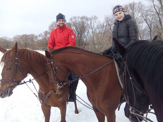 Конная прогулка для двоих в Рязани. Подарочные сертификаты Ultra Подарки. Купить оригинальный подарок или подарочный сертификат на Конная прогулка для двоих в Рязани. Сервис UltraPodarki.ru 8-800-505-9530. Катание на лошадях, Прогулка на лошади, Прогулка на лошадях для двоих, Конная прогулка для двоих, конный клуб, Конный клуб Гиппа, конная прогулка, конная прогулка в Рязани