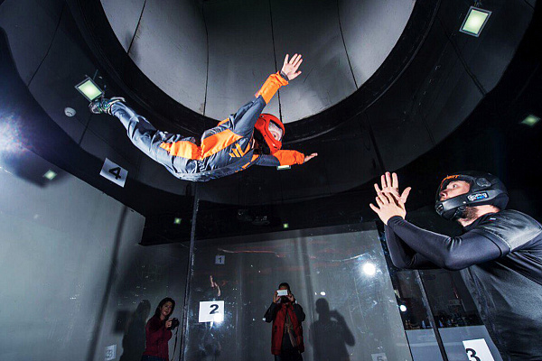 Полёт в аэротрубе  в Рязани. Ultra Подарки. Полёт в аэротрубе  в Рязани. Попробуйте полёт в аэротрубе . Сервис: UltraPodarki.ru 8 800 505 95 30. Полёт в аэротрубе , аэротруба Рязань, полёт Рязань